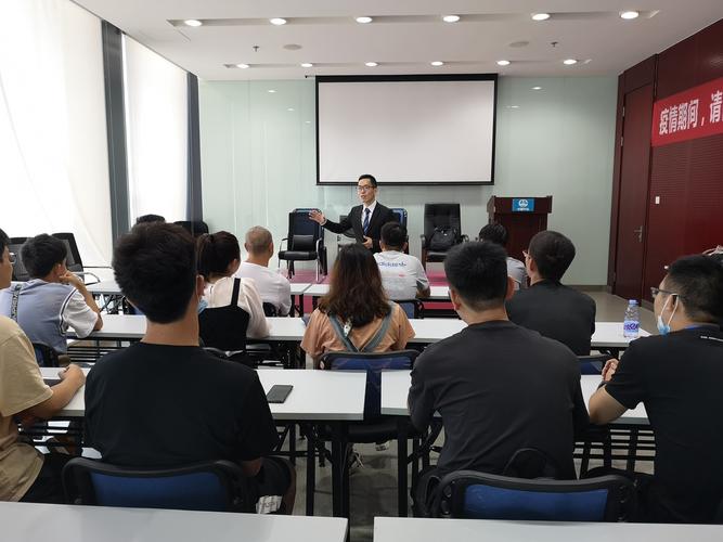 给总裁班培训的培训师