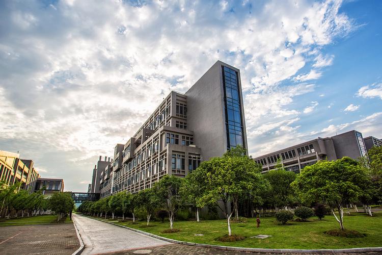 湘潭大学网络与信息管理中心