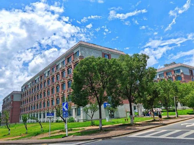 南京工业大学经济与管理学院