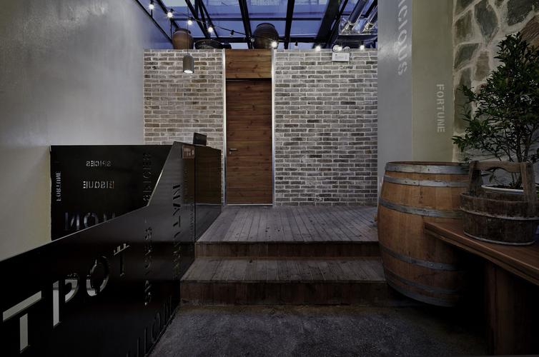 上海馔山餐饮管理有限公司